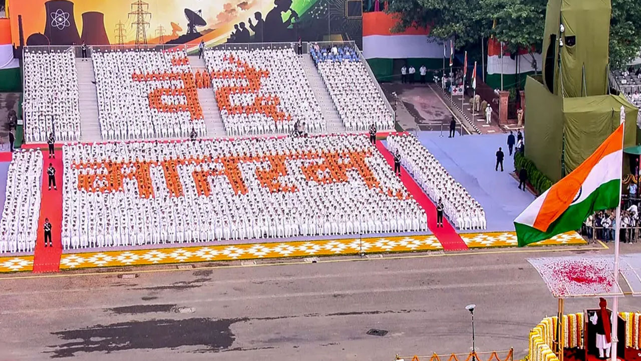 Vande Mataram: ఎర్ర‌కోట‌పై తొలిసారి ప్ర‌తిధ్వ‌నించిన వందేమాత‌ర గీతం