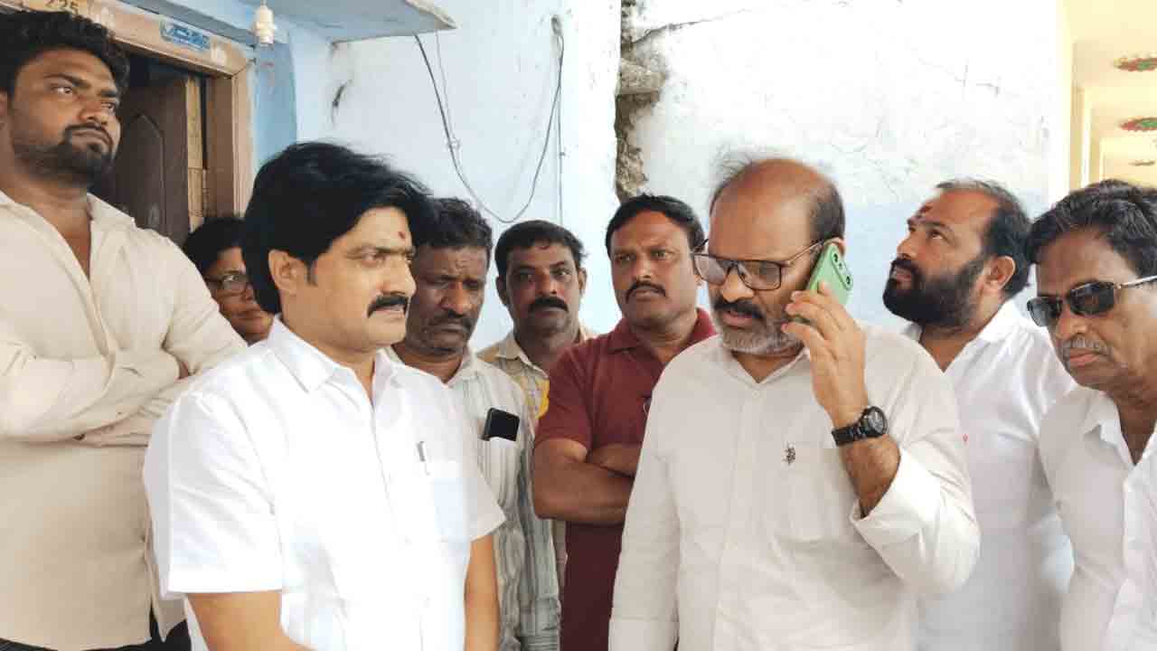 MLA Vijayadu | మెడికో విద్యార్థిని కుటుంబాన్ని పరామర్శించిన ఎమ్మెల్యే విజయడు