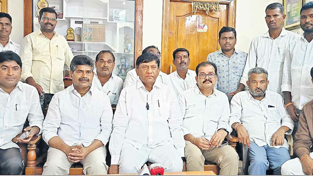కేసీఆర్‌ సీఎంగా లేరనే బాబు సాహసం