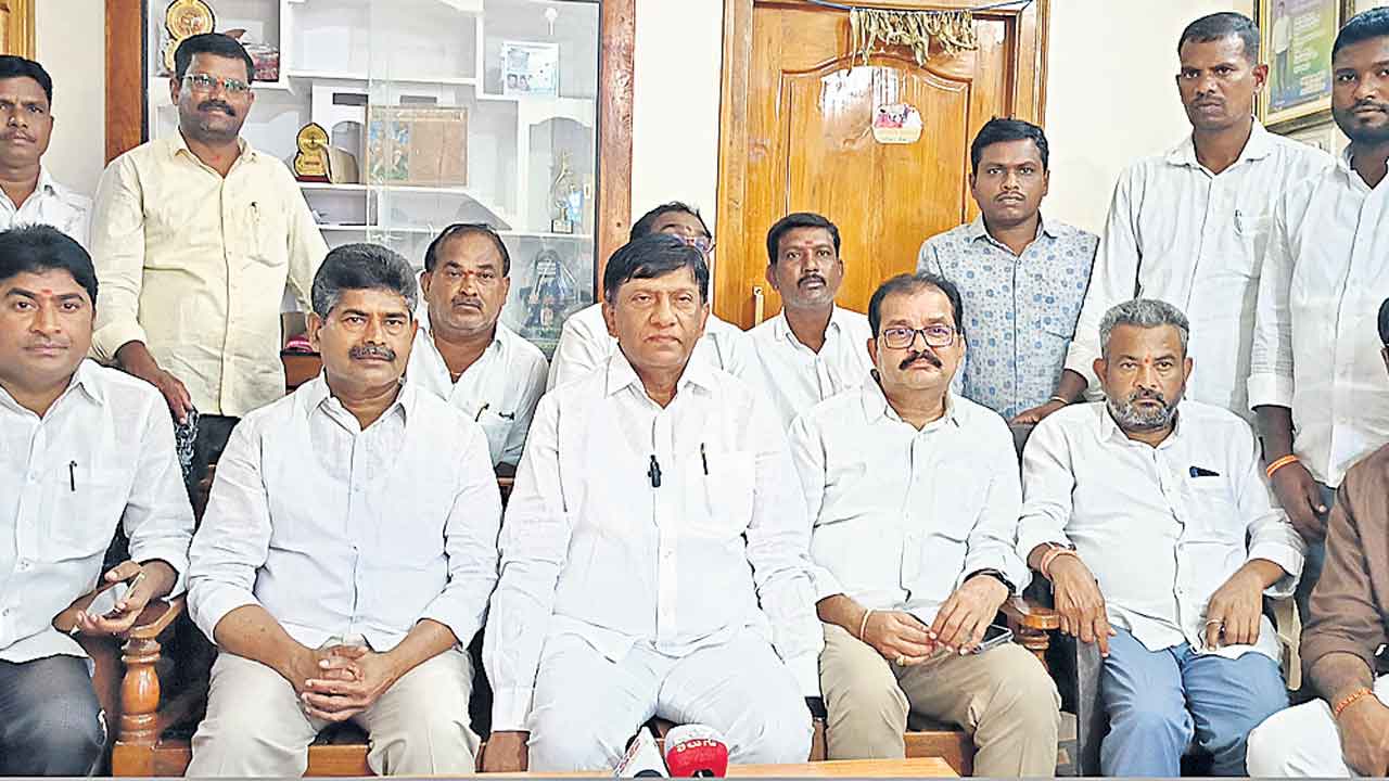 కేసీఆర్‌ సీఎంగా లేరనే బాబు సాహసం