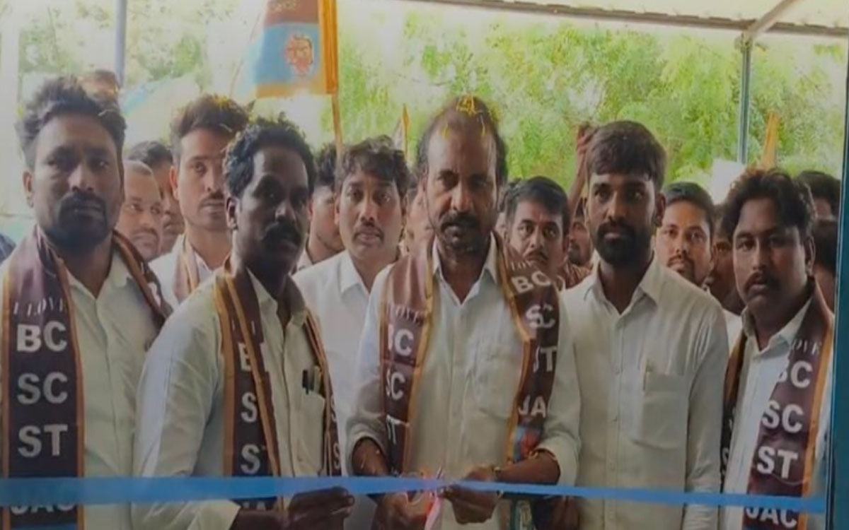 అంబేడ్కర్ ఆశయాలను కొనసాగించాలి : విశారదన్ మహారాజ్