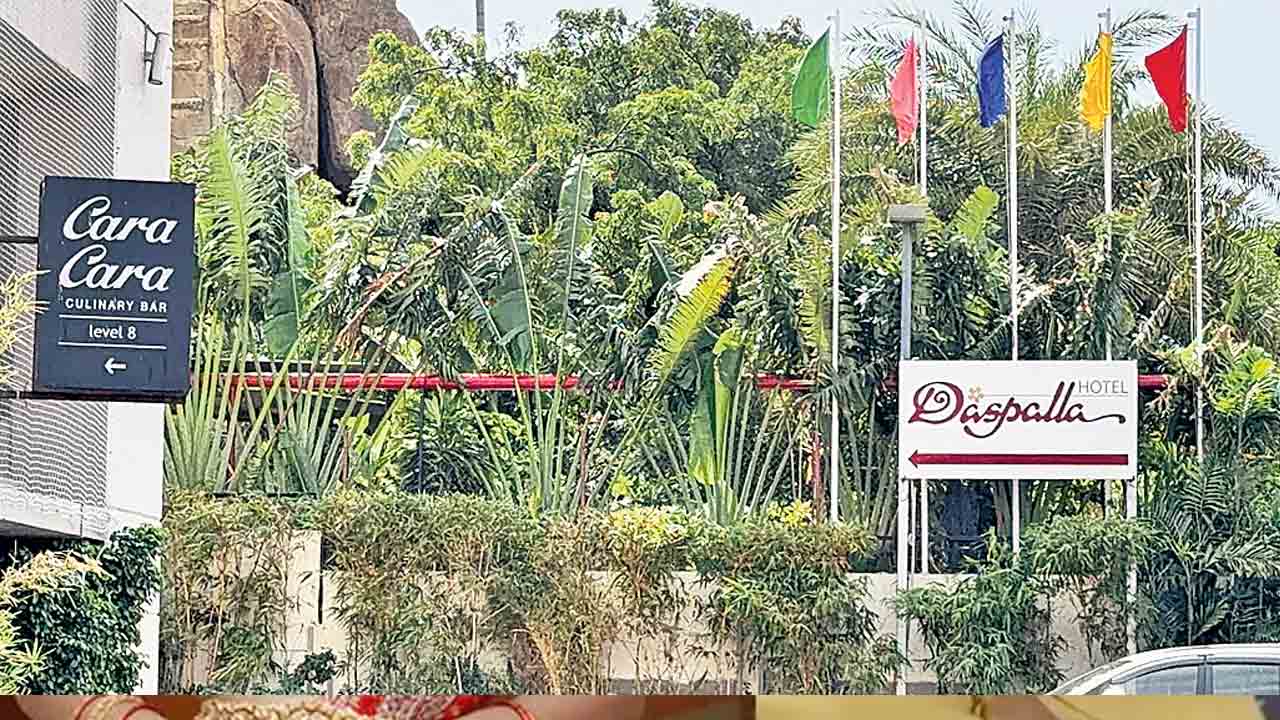 ‘కారా కారా’లో గ్యాంగ్‌వార్‌.. పబ్‌లో మద్యం మత్తులో ఫైట్‌