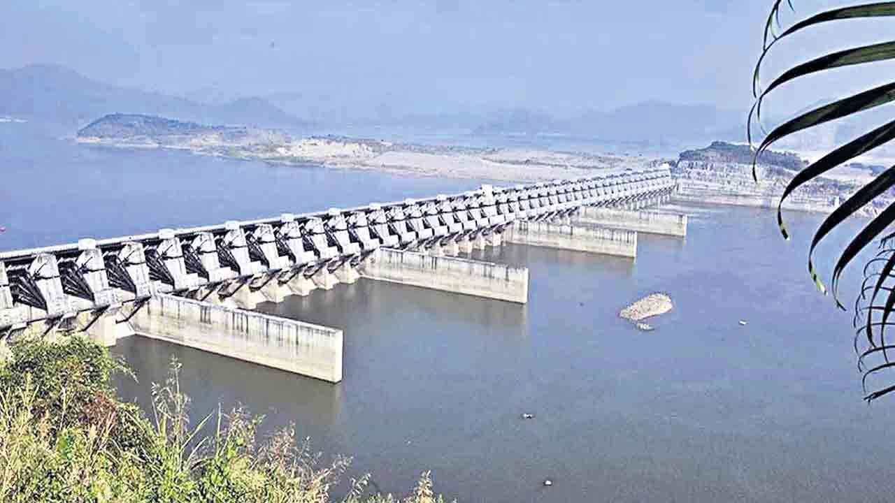 మన గోదారి.. కావేరిలోకి.. బనకచర్లపైనే చర్చలు!