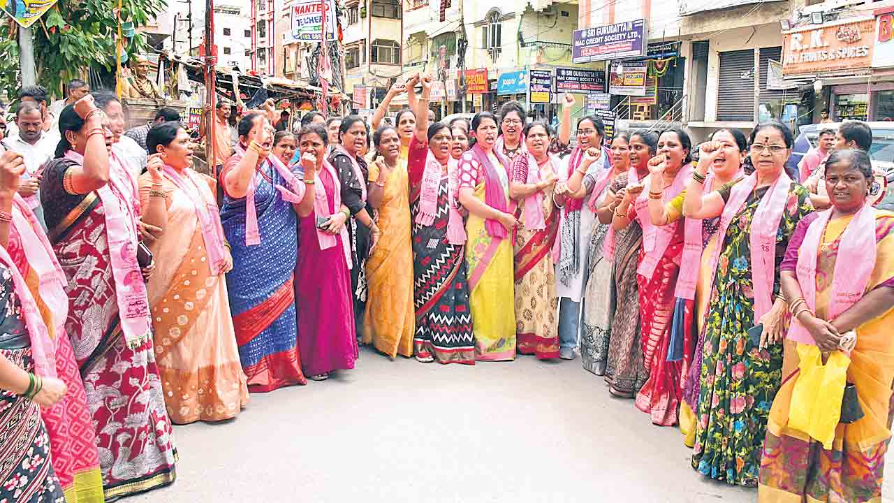 ఖబడ్దార్‌.. శంకర్‌.. తెలంగాణ జాతిపిత కేసీఆర్‌పై కాంగ్రెస్‌ ఎమ్మెల్యే అనుచిత వ్యాఖ్యలు