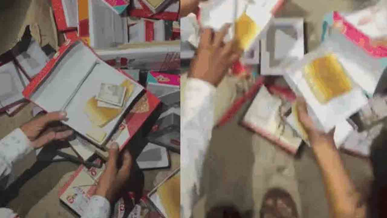 స్వీటు బాక్సులో రూ. 500 నోట్లు!