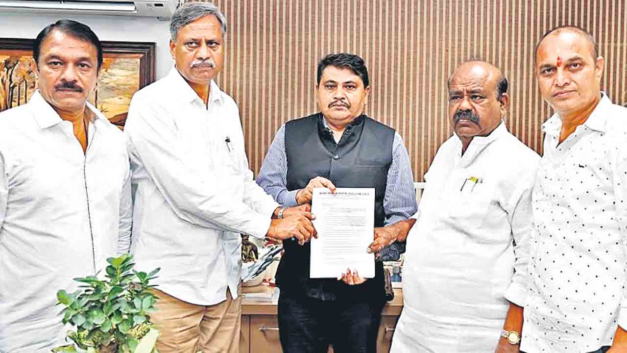 డీప్‌ఫేక్‌ వీడియోలపై విచారణ చేపట్టండి.. ఎమ్మెల్యే శంకర్‌పై కేసు కట్టండి