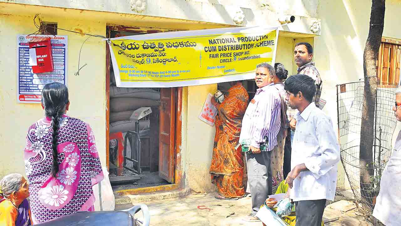 బ్లాక్‌ మార్కెట్‌కు రేషన్‌ గోధుమలు
