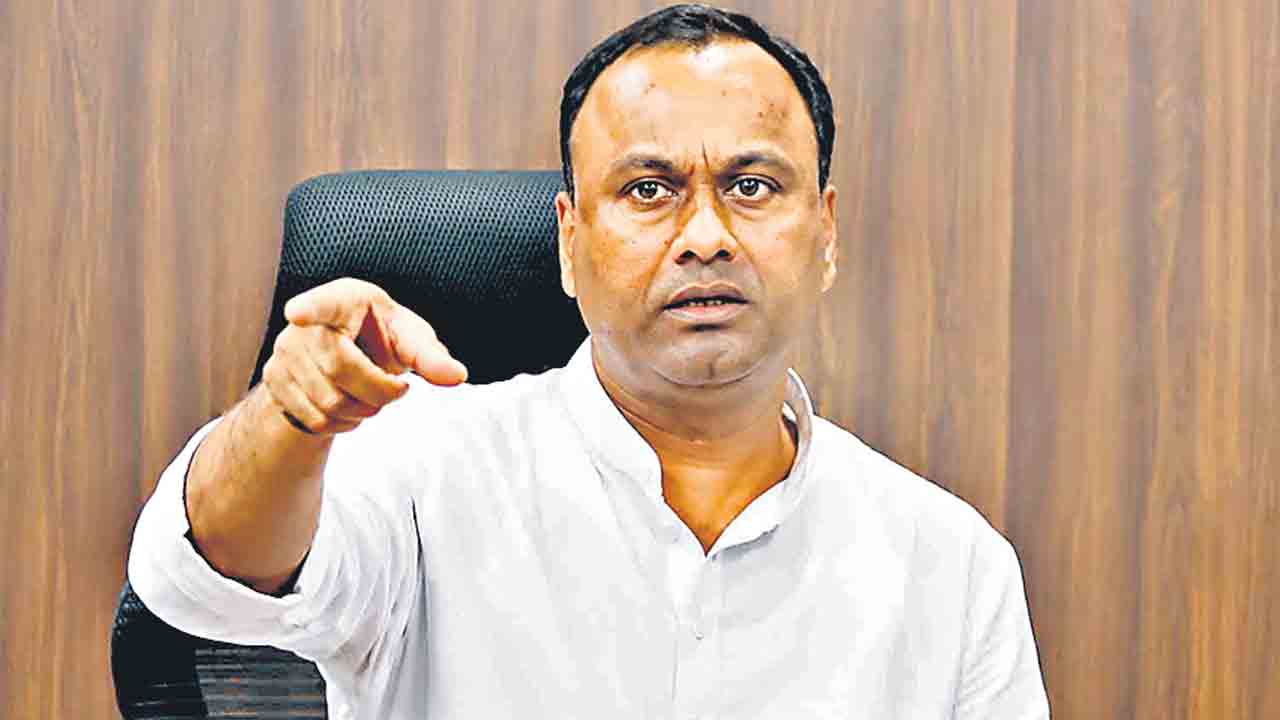 ఇందిరమ్మ ఇండ్లకు రూ.5లక్షలు సరిపోవట్లే..!
