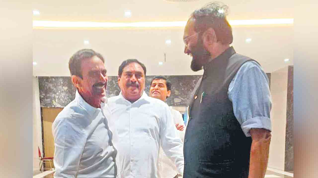 ఉత్తమన్నా నీళ్లు వదలరాదే.. పెండ్లి వేడుకలో మంత్రికి ఎర్రబెల్లి వినతి