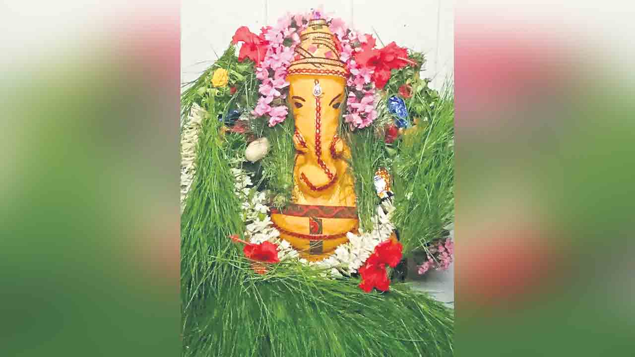 గరిక ప్రియుడు