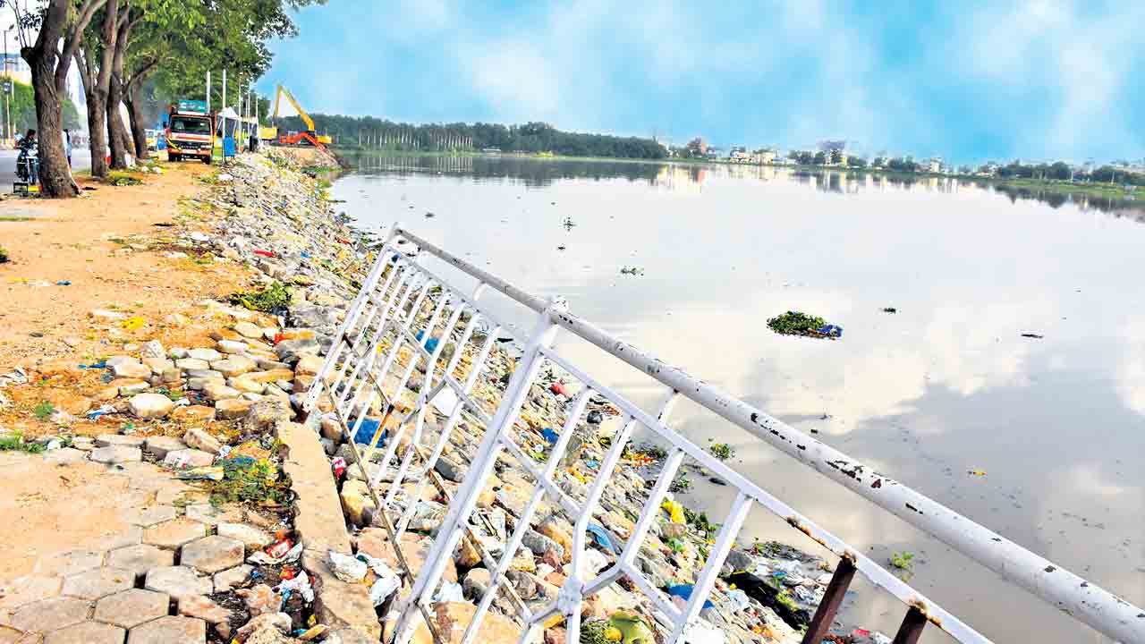నిమజ్జన ఏర్పాట్లు ఆగమాగం
