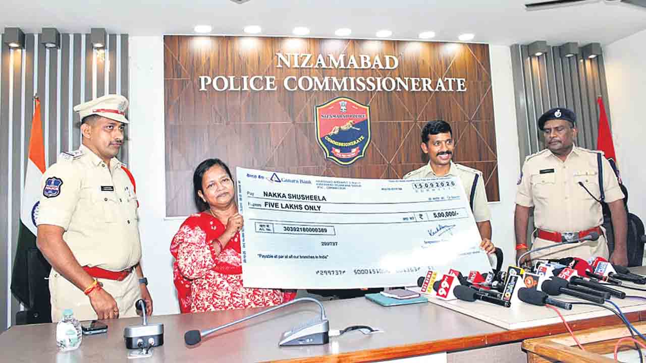 మావోయిస్టు సుశీలారాణి లొంగుబాటు