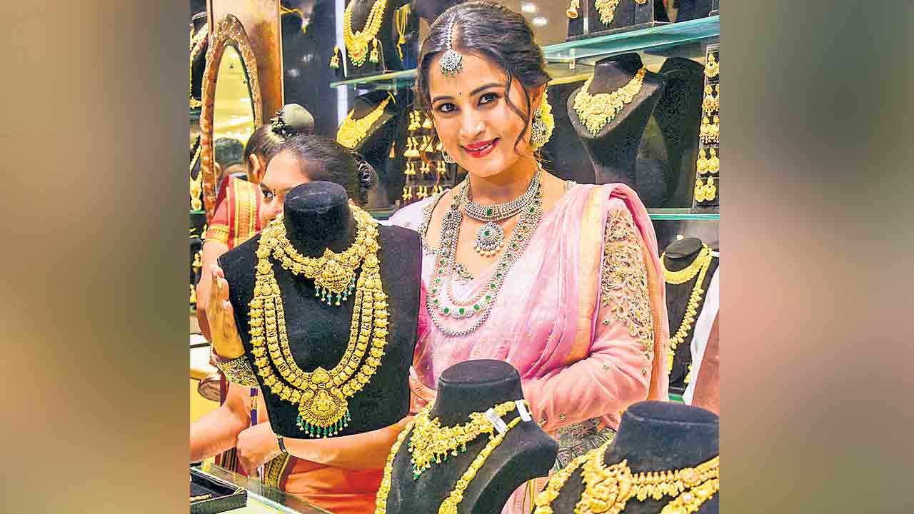 భగ్గుమన్న పుత్తడి.. ఒకేసారి రూ.3,400 పెరిగిన తులం ధర
