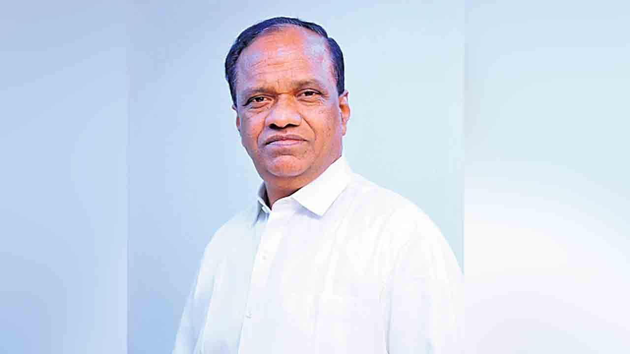 కేసీఆర్‌పై రేవంత్‌రెడ్డి దిగజారుడు వ్యాఖ్యలు : కోలేటి