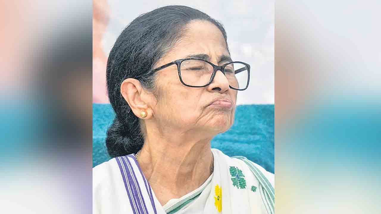 మమత పార్టీ పేరు, గుర్తు గల్లంతు.. ఉప ఎన్నికల ముందు దీదీకి మరో భారీ షాక్‌