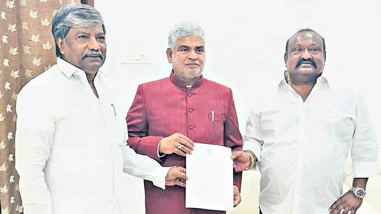 రేవంత్‌ది సభా హక్కుల ఉల్లంఘనే.. స్పీకర్‌కు నోటీసు అందజేసిన బీఆర్‌ఎస్‌ ఎమ్మెల్యేలు గంగుల, పద్మారావు
