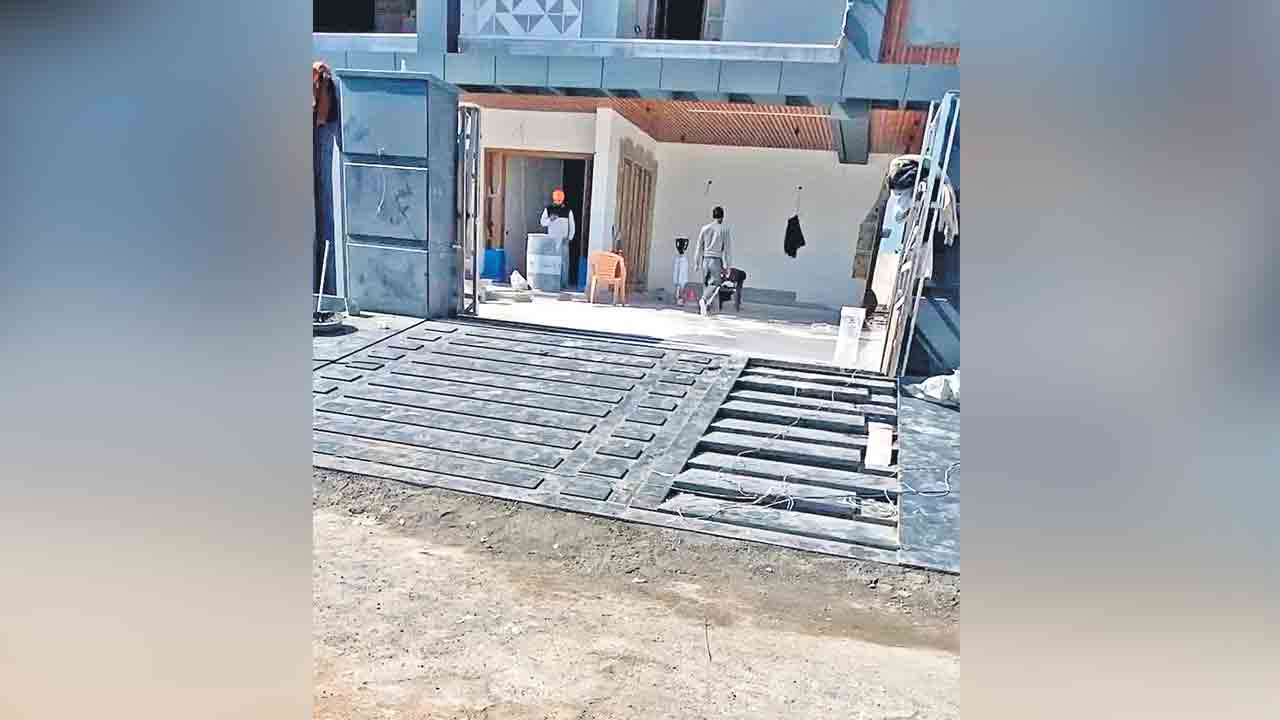 ర్యాంప్‌ దందా.. కొత్త రోడ్డు వేసేచోట వారికి పండుగే
