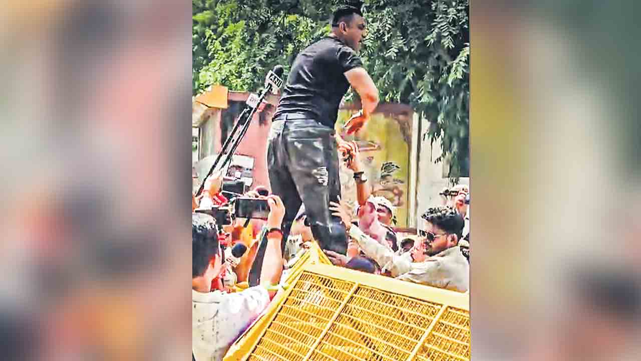 ఈ20ని నిలిపివేయాల్సిందే