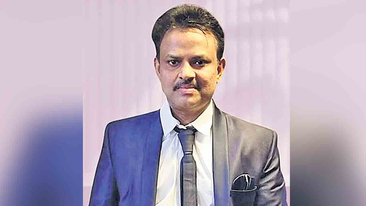 కారులో వైద్యుడి సజీవదహనం.. సూర్యాపేట-ఖమ్మం జాతీయ రహదారిపై ఘటన