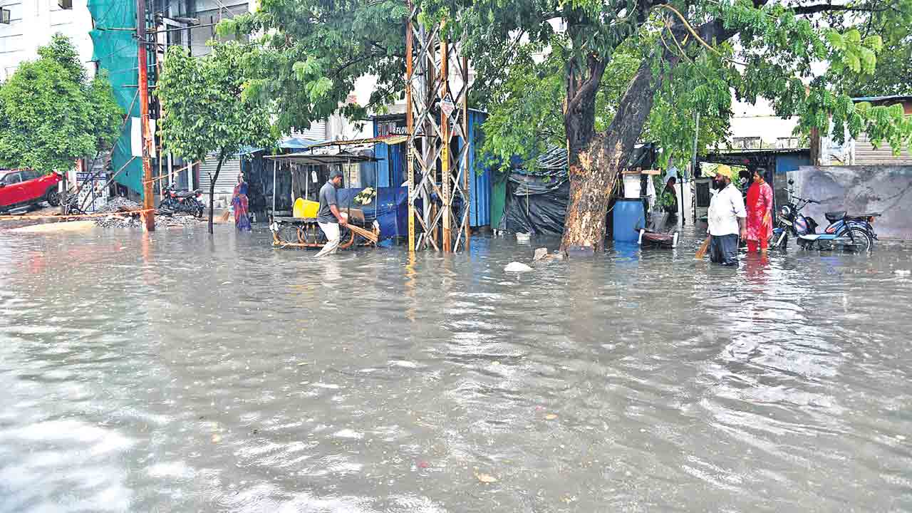 దంచికొట్టిన వర్షం.. ఉమ్మడి కరీంనగర్‌ జిల్లా వ్యాప్తంగా భారీగా వాన