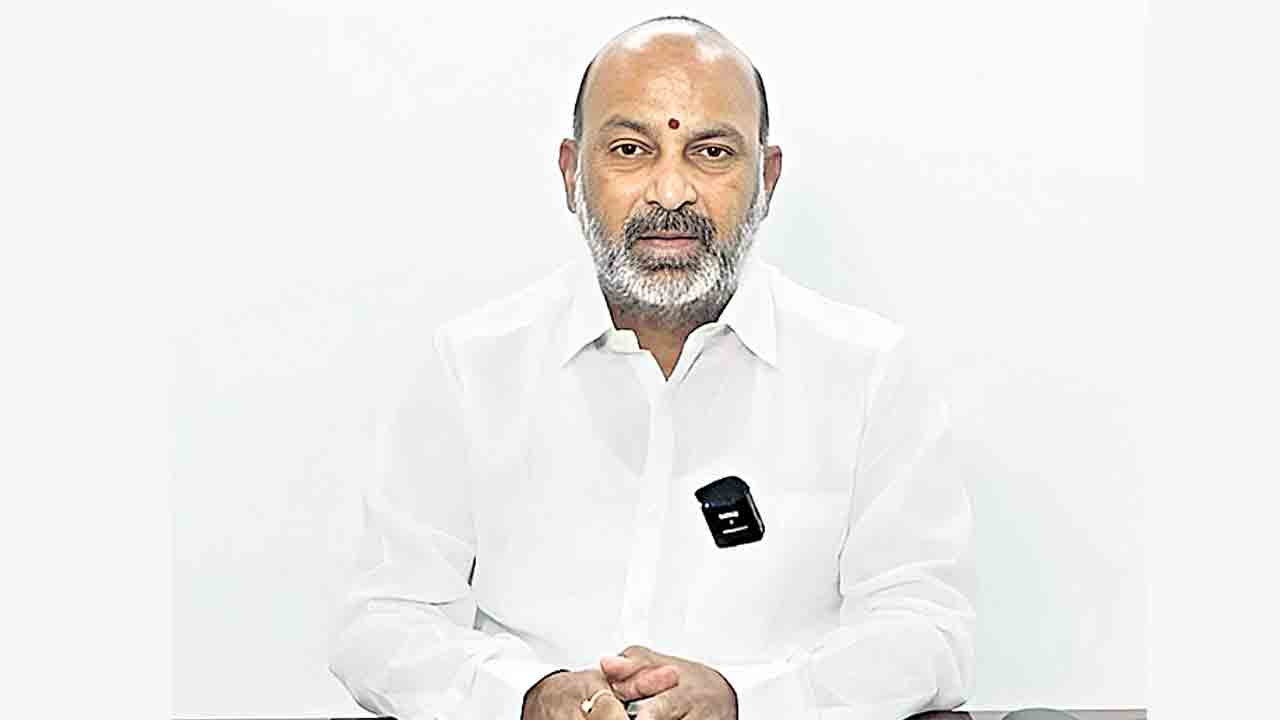 ప్రైవేట్‌ భూముల్లోకి కాంగ్రెస్‌ లీడర్లా.. ఫామ్‌హౌస్‌లు ఏమైనా టూరిస్ట్‌ కే్ంరద్రాలా?