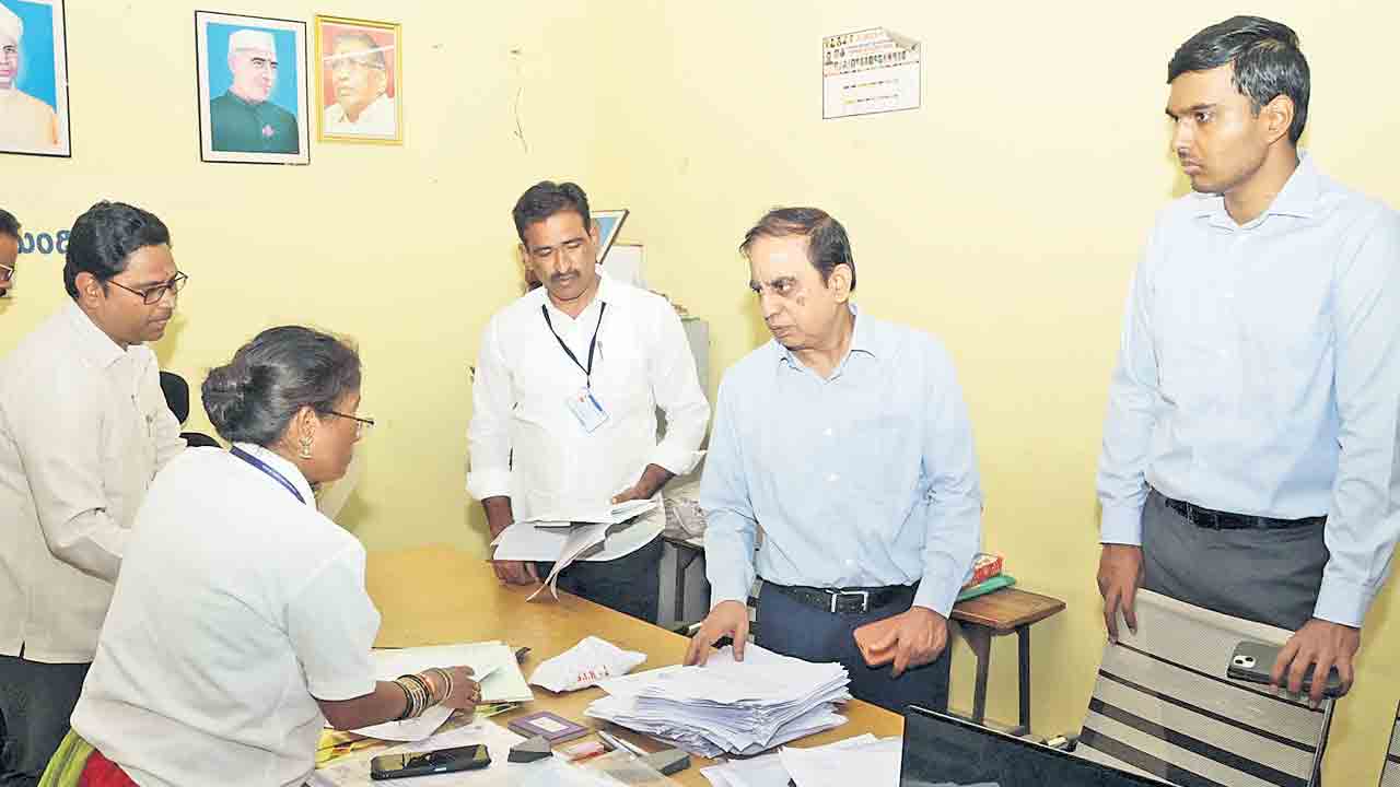 సీఈవోకూ ‘సర్‌’ నోటీసు.. ఇంటిపేరులో తేడాతో సుదర్శన్‌రెడ్డికి నోటీసులు జారీ