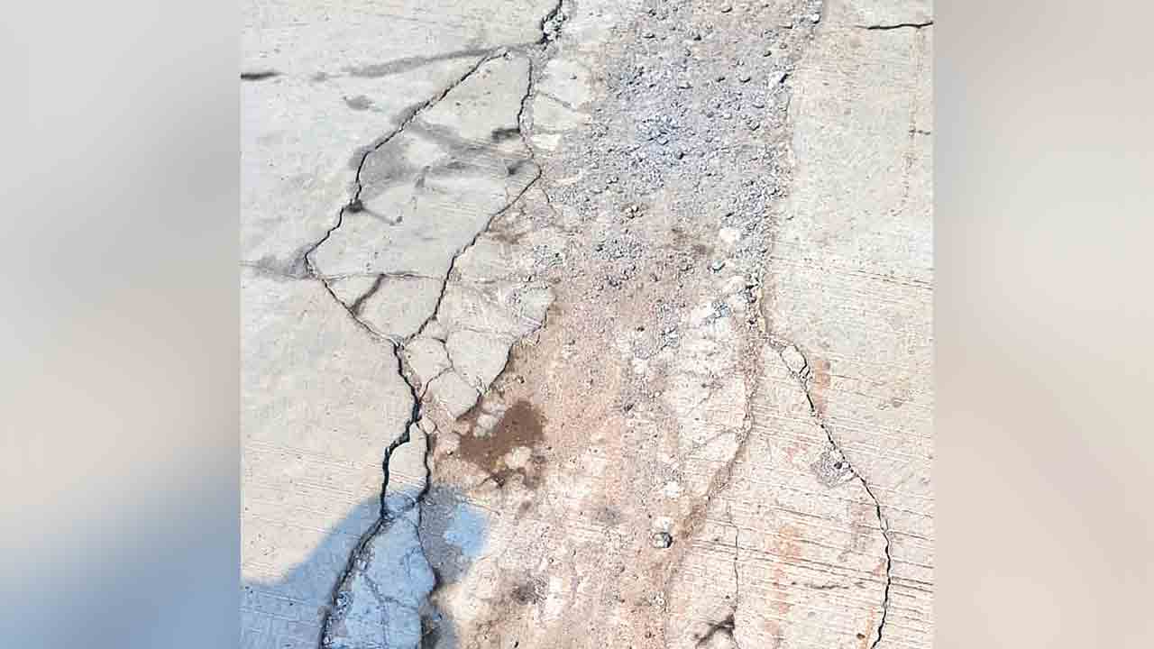 ప్రజాధనం రోడ్డు పాలు