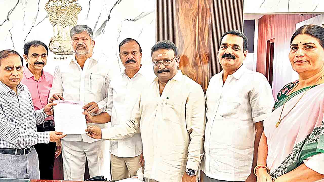 ‘సర్‌’లో ఈసీఐ తీరు హాస్యాస్పదం