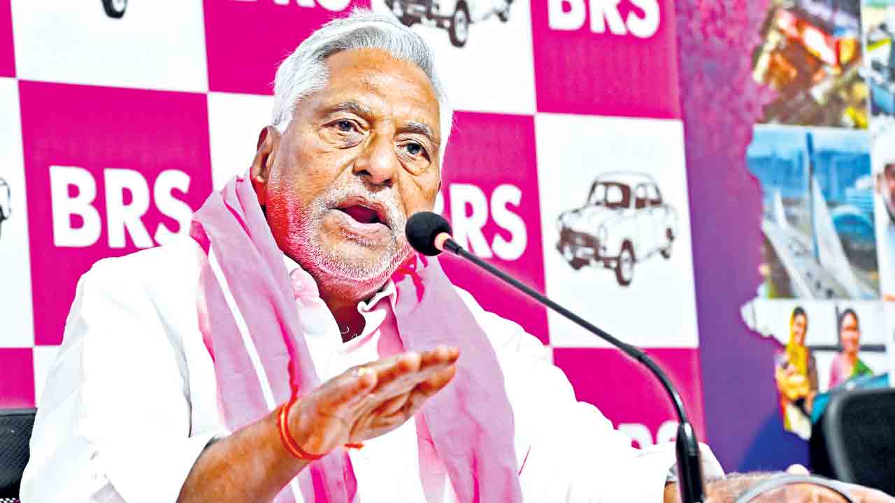 రేవంత్‌రెడ్డివి డైవర్షన్‌ రాజకీయాలు.. మాజీ మంత్రి, బీఆర్‌ఎస్‌ ప్రధాన కార్యదర్శి జీవన్‌రెడ్డి