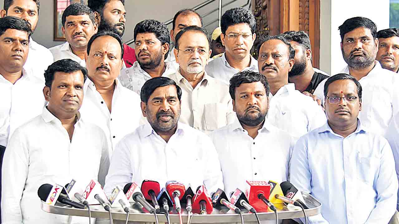 సర్కస్‌లా కాంగ్రెస్‌ నేతల టూర్‌.. బీఆర్‌ఎస్‌ ఎమ్మెల్యేలను శాసన సభకు రాకుండా అడ్డుకున్నారు