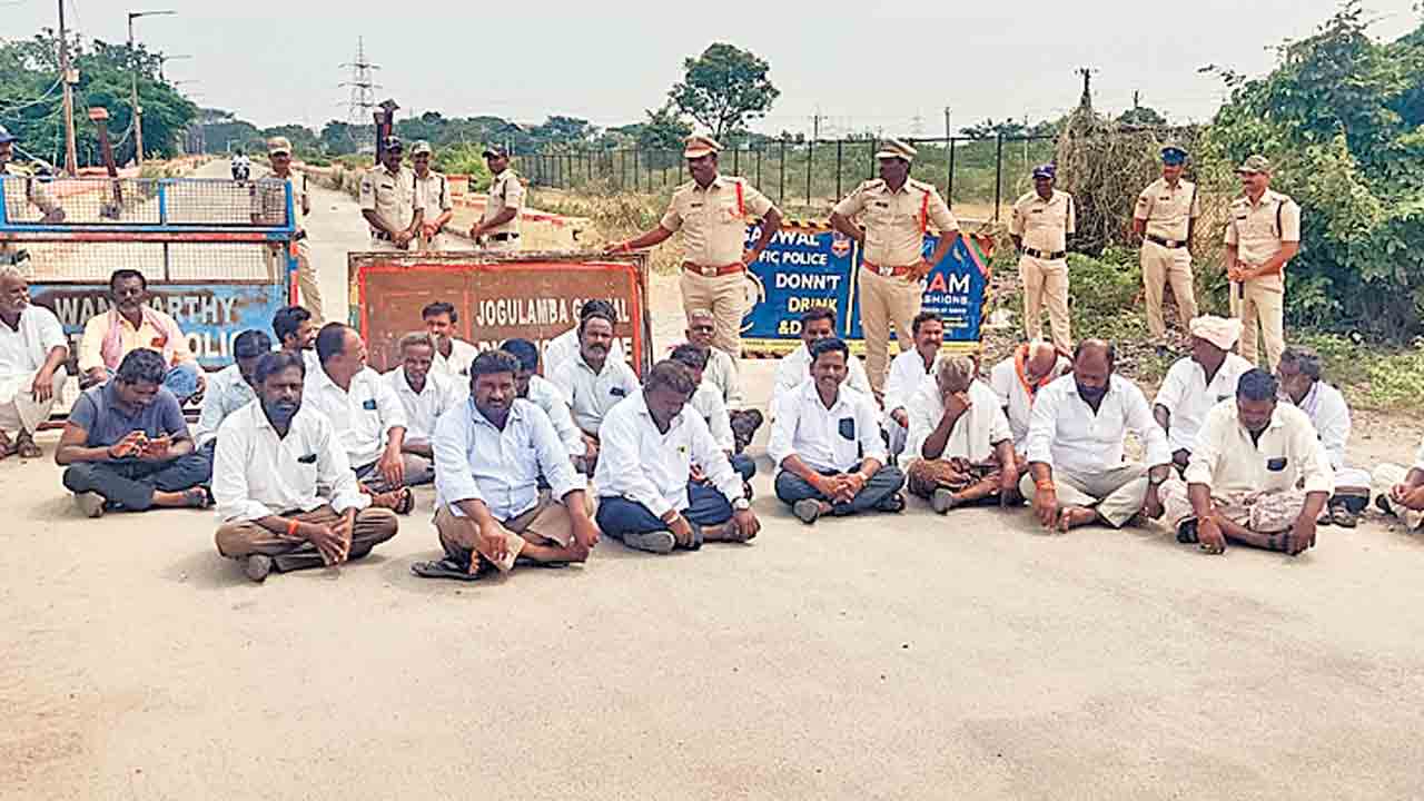 రెండోరోజూ బీఆర్‌ఎస్‌ నేతల అరెస్టు.. పోలీసుల తీరుపై నాయకులు ఫైర్‌