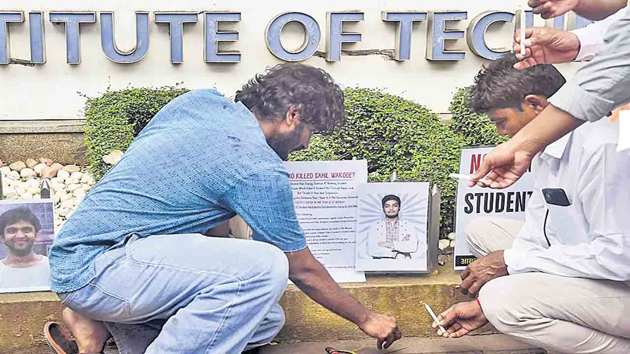 ఐదేండ్లలో 45 మంది ఐఐటీ విద్యార్థుల ఆత్మహత్య