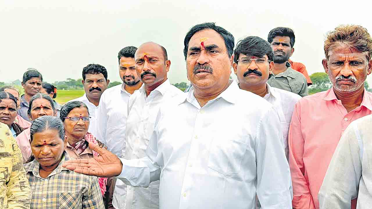 వ్యవసాయ సీజన్‌లో కరువు పనులా.. నీళ్లియ్యకుండా పంటలు ఎండపెడుతరా?