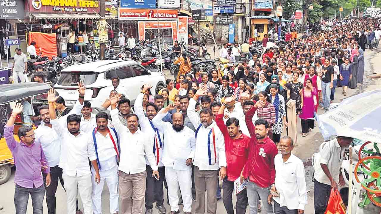 ఫీజు రీయింబర్స్‌మెంట్‌ను ఎత్తేస్తే ఊరుకోం.. బీసీ సంఘం నేత ఆర్‌ కృష్ణయ్య