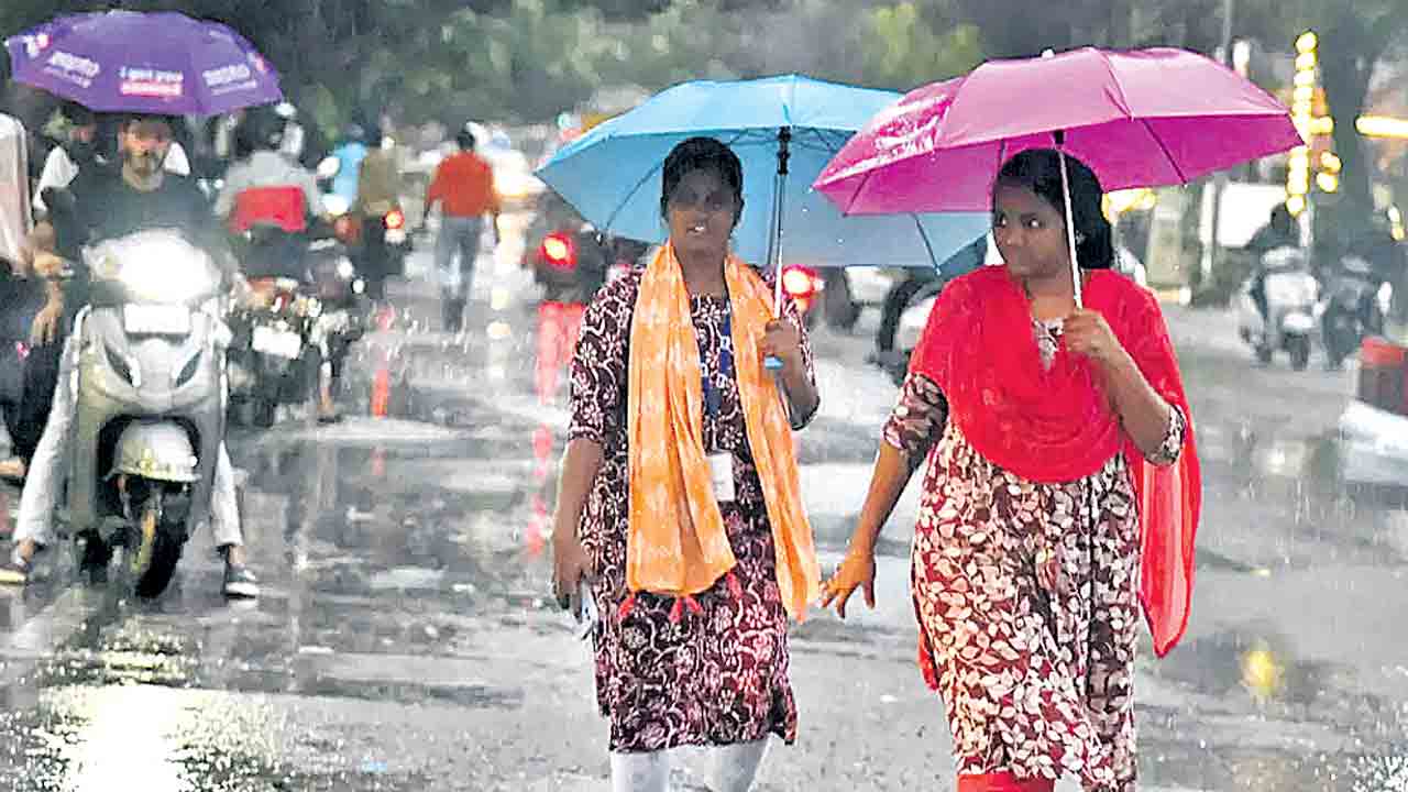 రాష్ట్రంలో 3 రోజులుభారీ వర్షాలు.. తీరం వైపు తీవ్ర వాయుగుండం