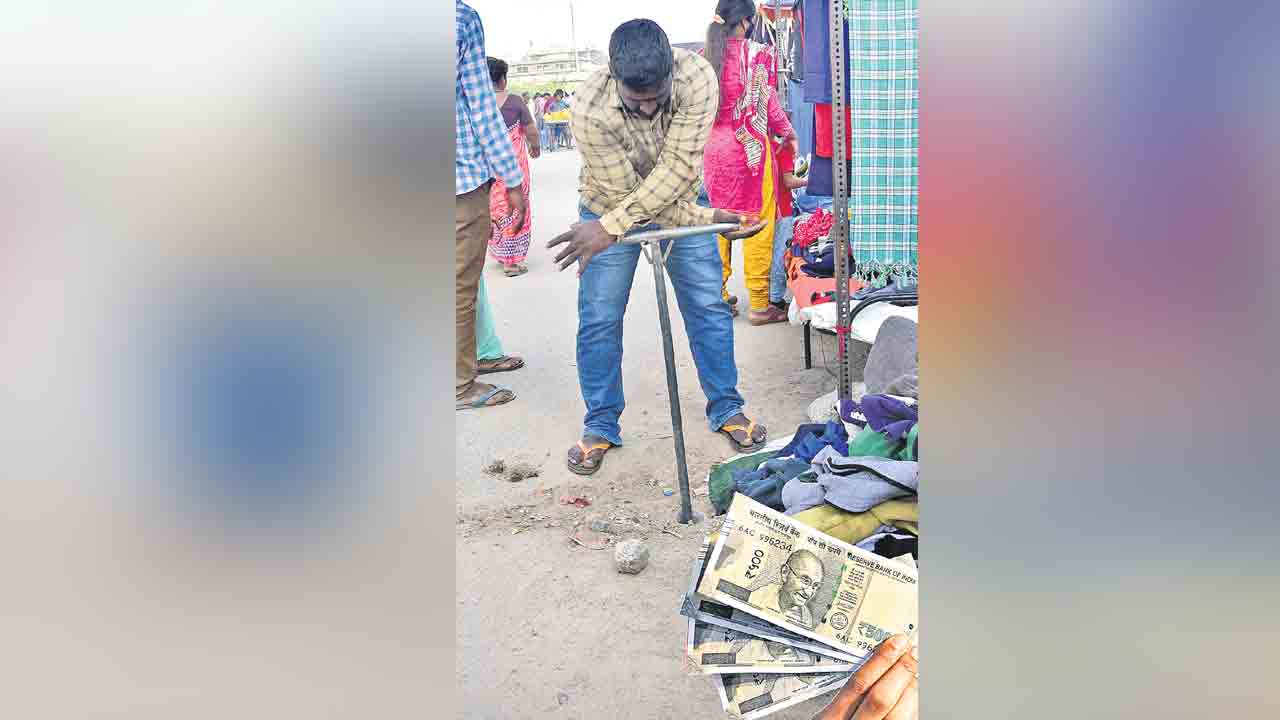 లైన్‌మెన్ల నీటి దందా.. ప్రాంతానికో రేటు!