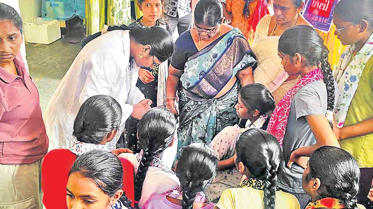 గురుకుల విద్యార్థినులను కరిచిన ఎలుకలు గురుకుల విద్యార్థినులను కరిచిన ఎలుకలు
