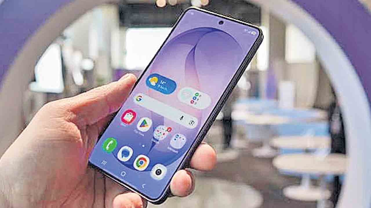బాదుడు షురూ... సామ్‌సంగ్‌ మొబైల్స్‌ ప్రియం