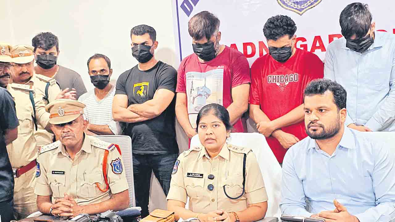 కృష్ణజింకను వేటాడిన ముఠా అరెస్ట్‌.. మరికల్‌ అటవీ ప్రాంతంలో వేట