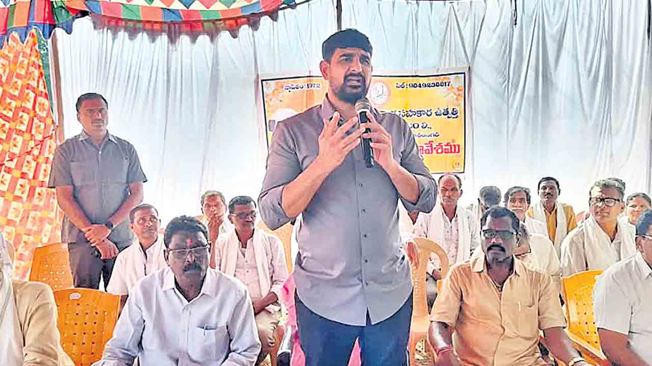 నేతన్నలకు ఇచ్చిన హామీలన్నీ నెరవేర్చాలి