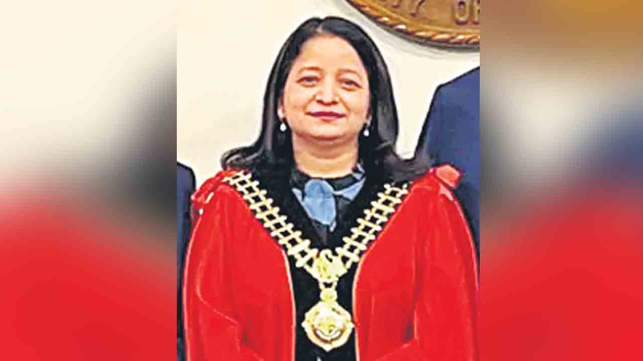 స్ట్రాత్‌ ఫీల్డ్‌ మేయర్‌గా హైదరాబాద్‌ మహిళ