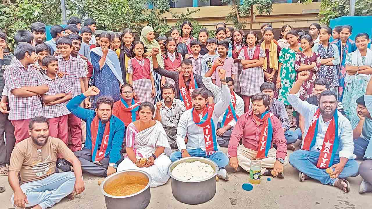 బల్లి పడిన నీటితో మధ్యాహ్న భోజనం