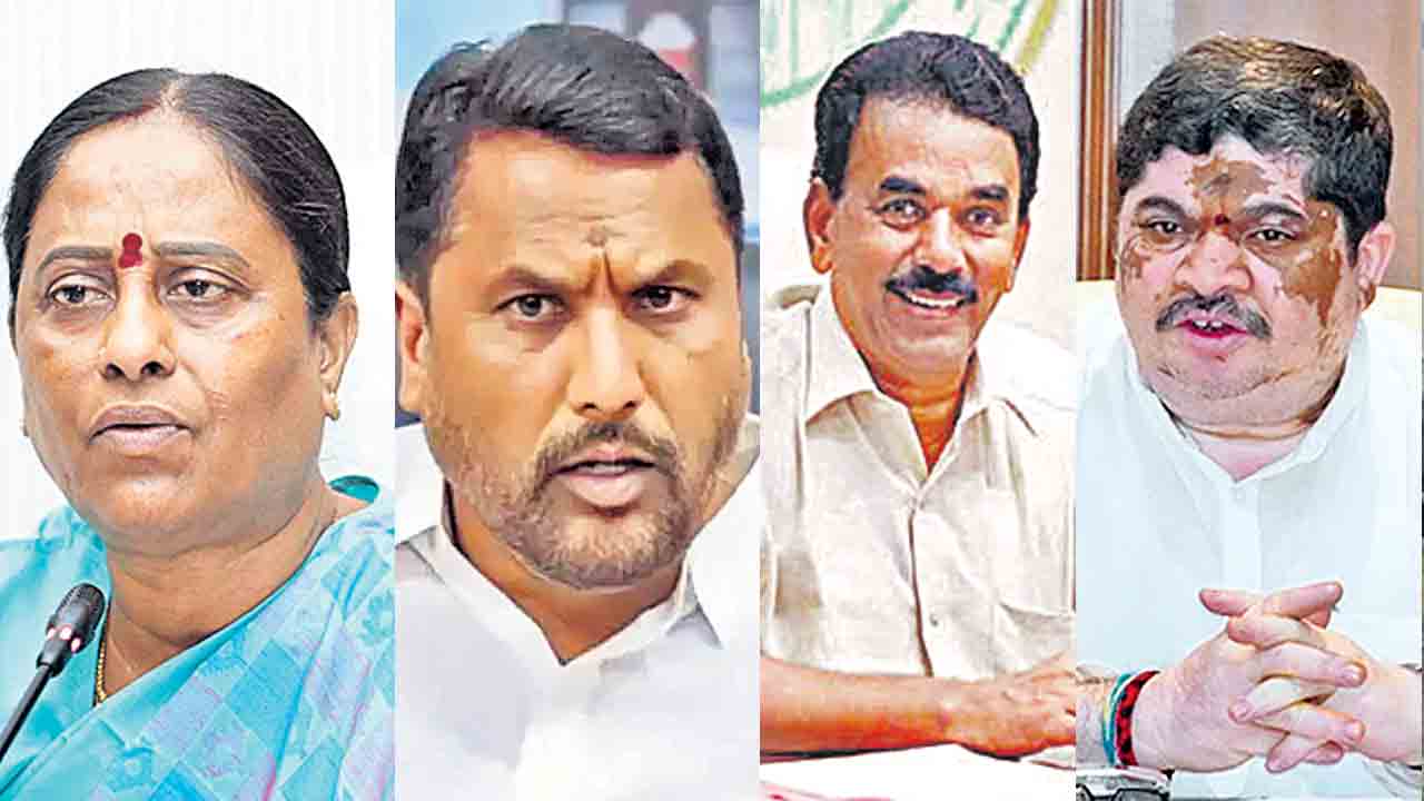 నలుగురికి పదవీగండం!