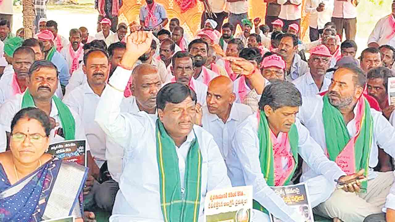 కరెంట్‌ కోతలపై రైతన్న కన్నెర్ర