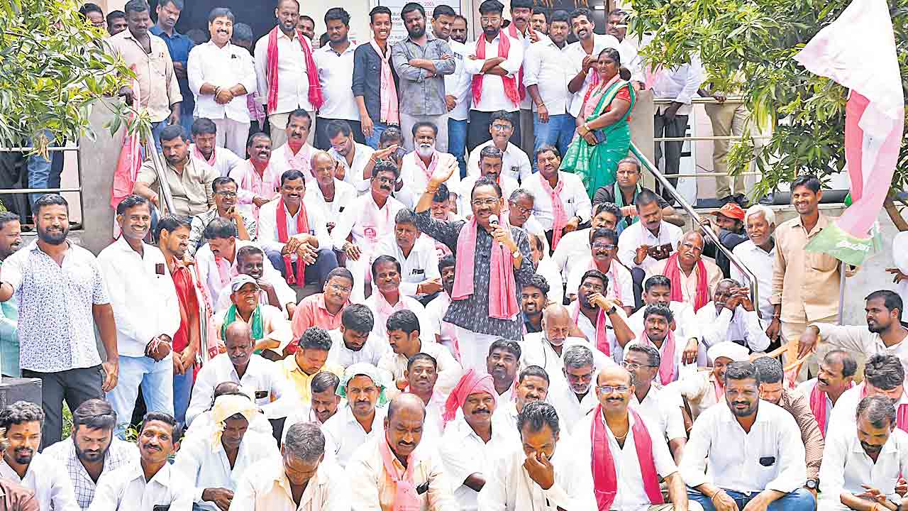 రైతుల మెడకు ఉరితాడుగా మారిన కాంగ్రెస్‌