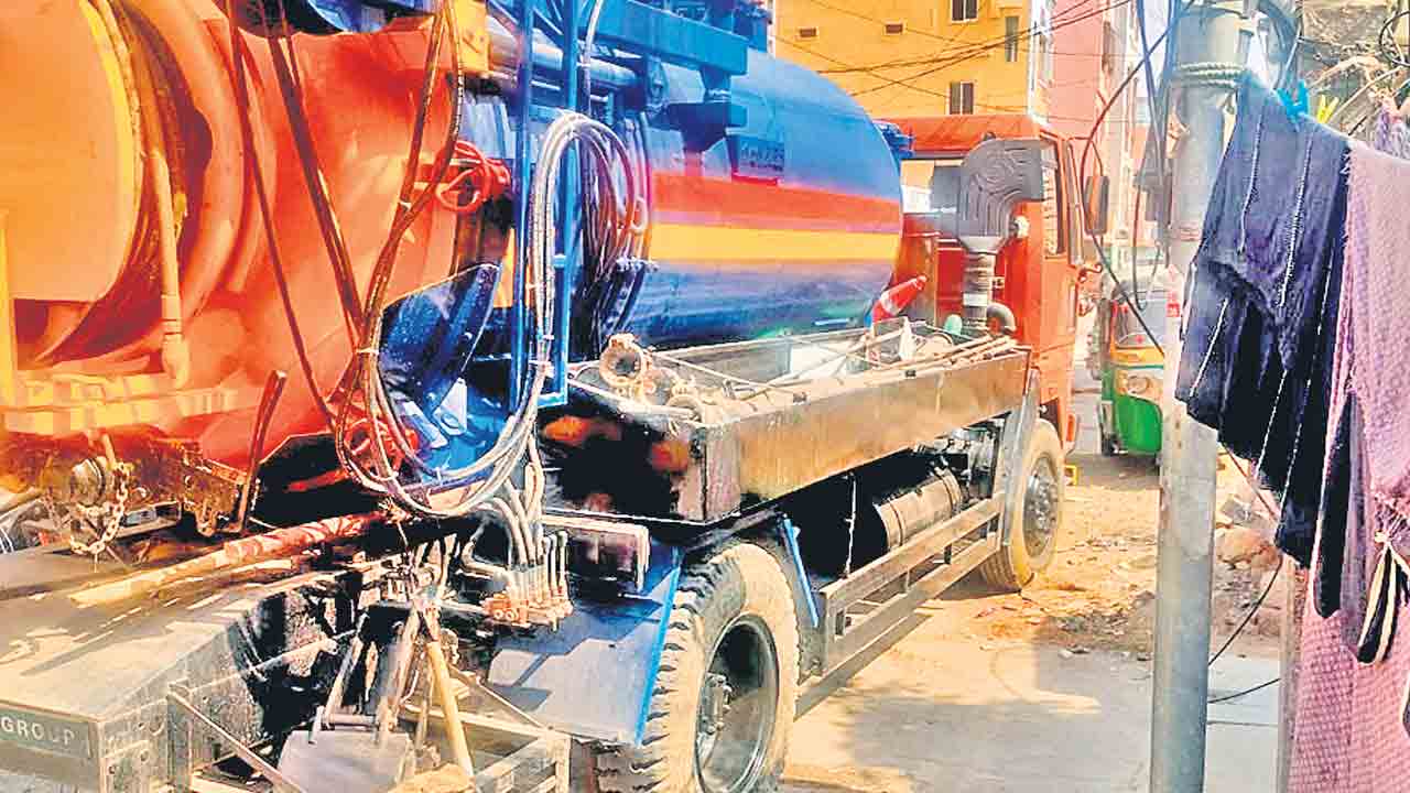 సీఎం కాన్వాయ్‌లో 2 జెట్టింగ్‌ మిషన్లు
