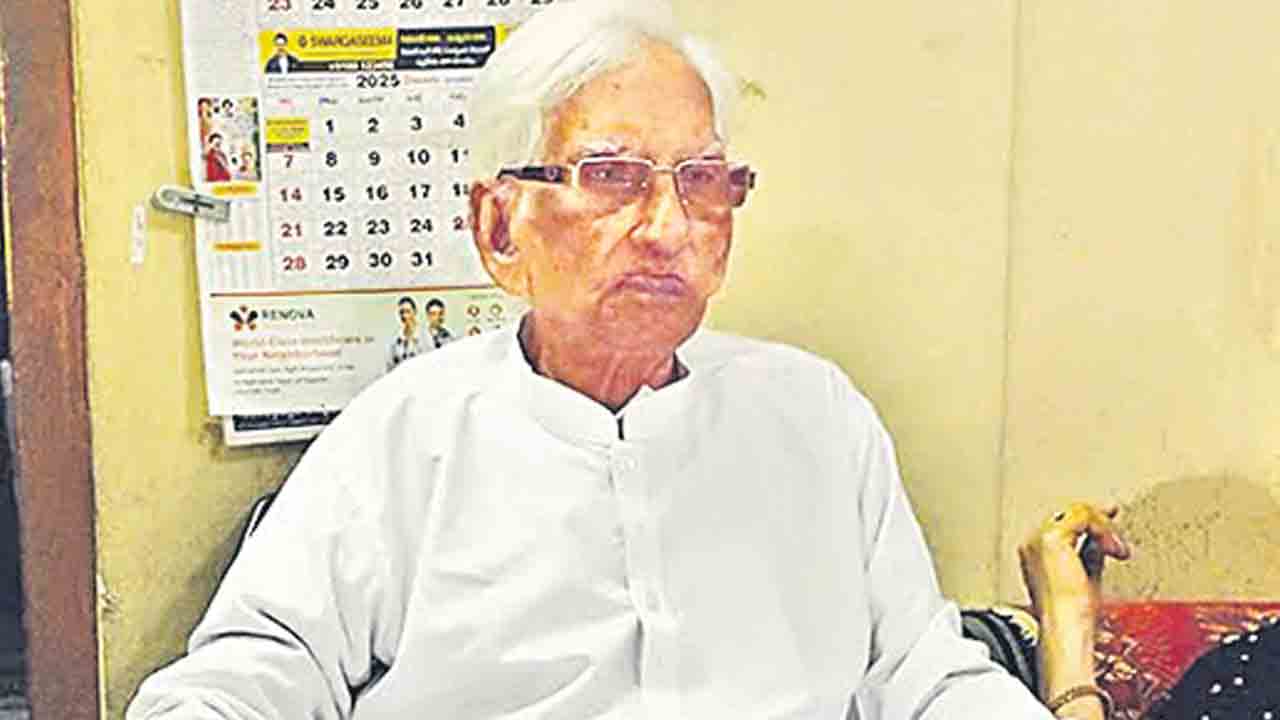 స్వాతంత్య్ర సమరయోధుడు ఏటుకూరి కృష్ణమూర్తి కన్నుమూత
