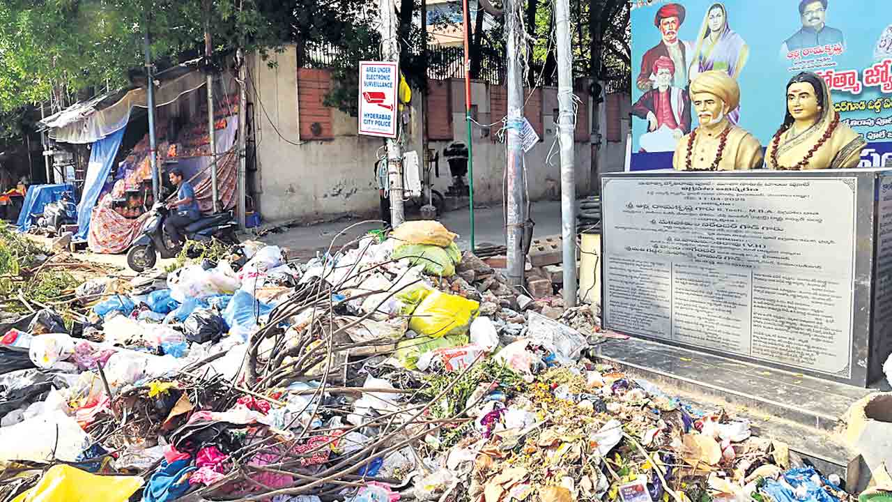 సంఘ సంస్కర్తలకు ఇచ్చే గౌరవం ఇదేనా