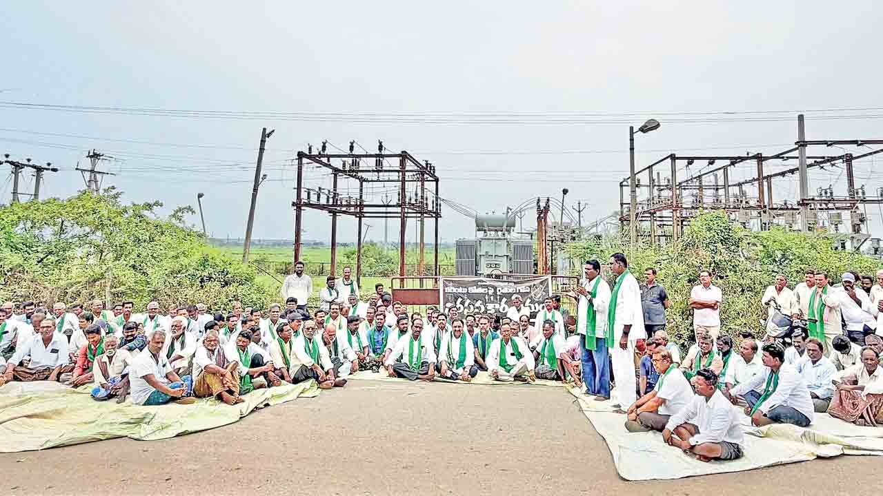 విద్యుత్తు కోతలపై ఉద్యమిస్తున్న పల్లెలు