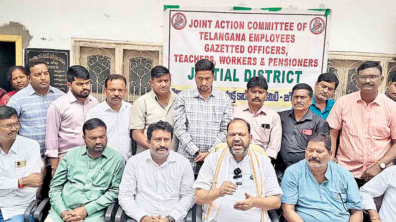ఉద్యోగుల సమస్యలన్నీ పరిష్కరించాలి